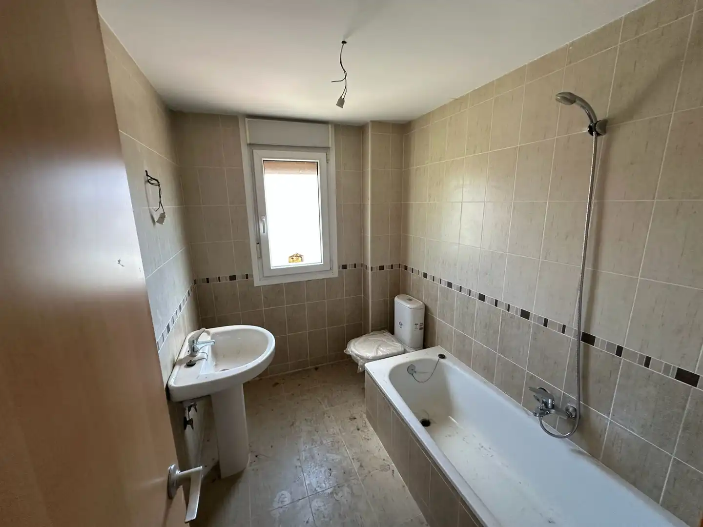 Baño de Casa adosada en venta en Villariezo con Calefacción y Jardín privado