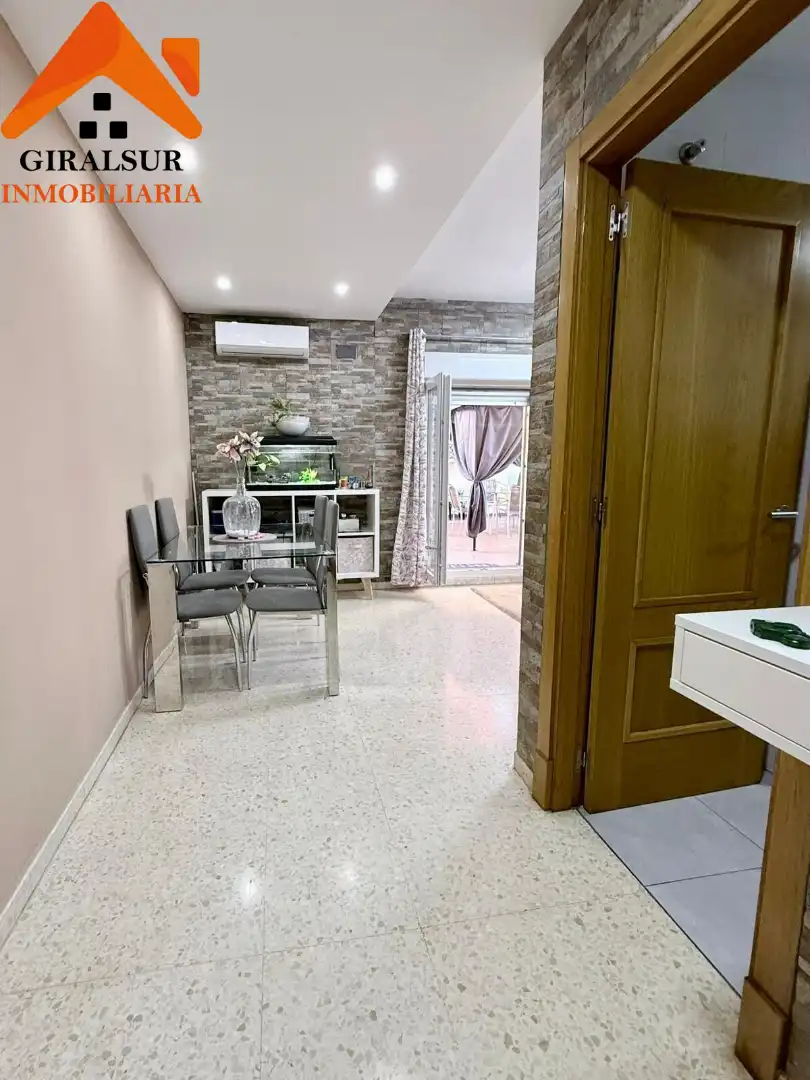 Flat for sale in Sevilla  with Air Conditioner, Terrace and Storage room
