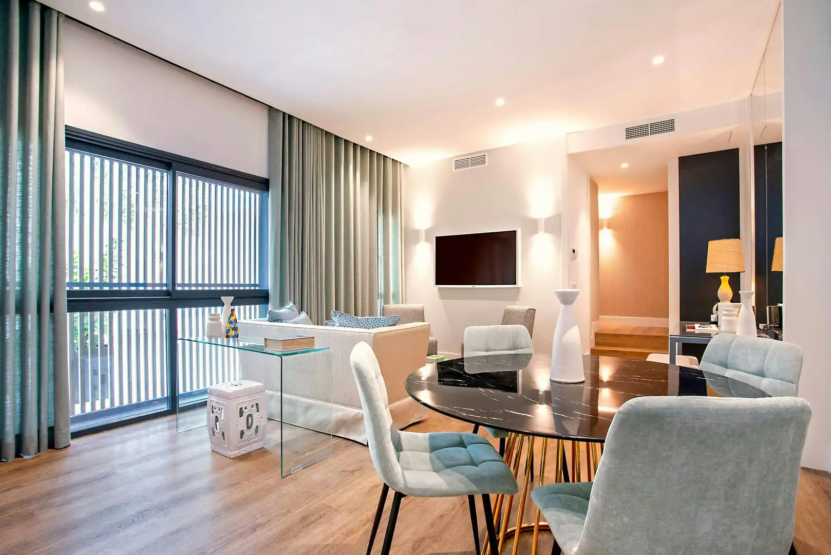 Living room of Flat for rent in Sevilla  with Air Conditioner, Heating and Washing machine