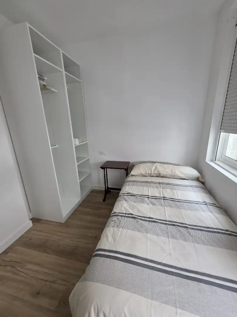 Habitación de Piso para compartir en Ferrol con Amueblado