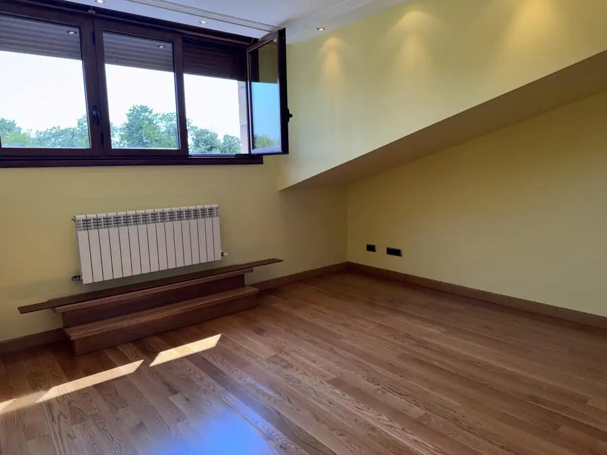 Sala d'estar de Casa o xalet en venda en Siero amb Calefacció, Jardí privat i Terrassa