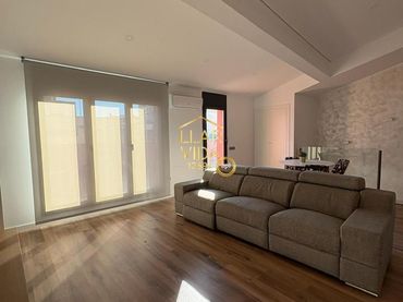 Duplex with lift for sale in Baixada De La Trinitat