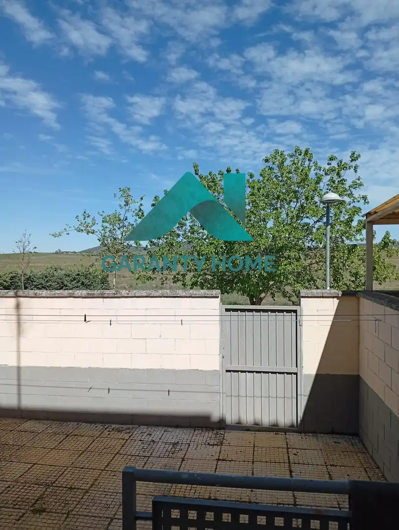 Vista exterior de Casa adosada en venta en Cáceres
