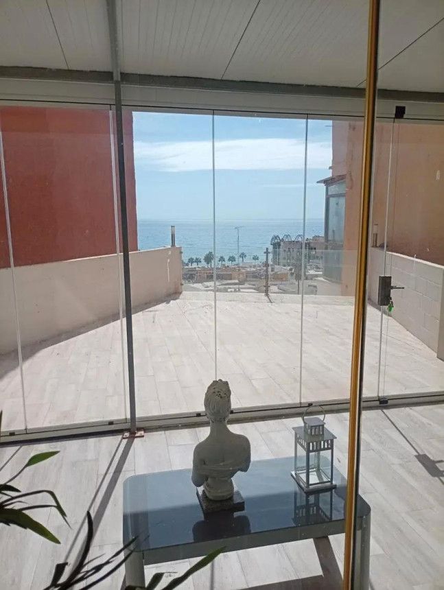 Vista exterior de Dúplex en venda en Torremolinos amb Aire condicionat i Terrassa