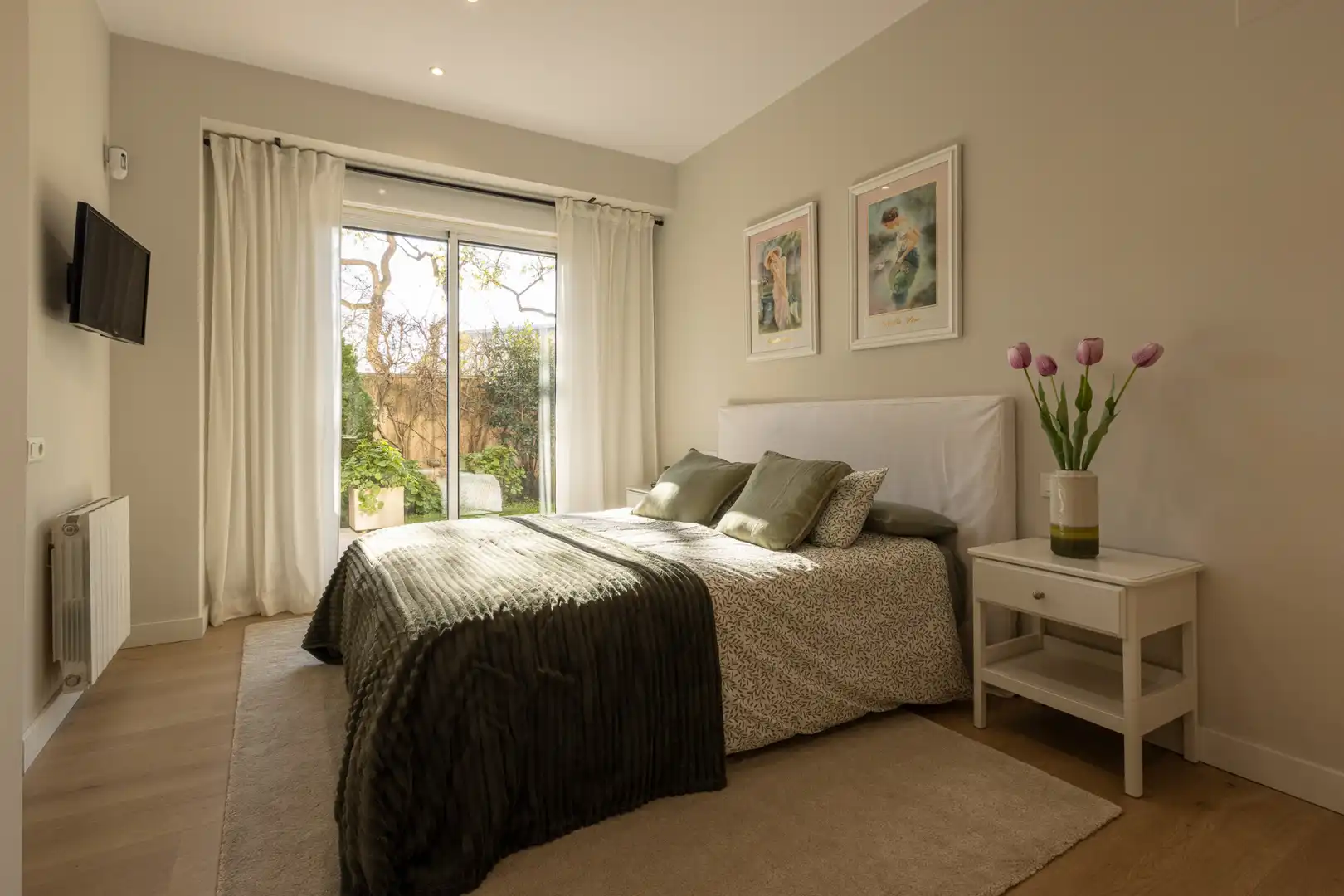 Schlafzimmer von Wohnung zum Verkauf in Badalona mit Klimaanlage, Heizung und Privatgarten
