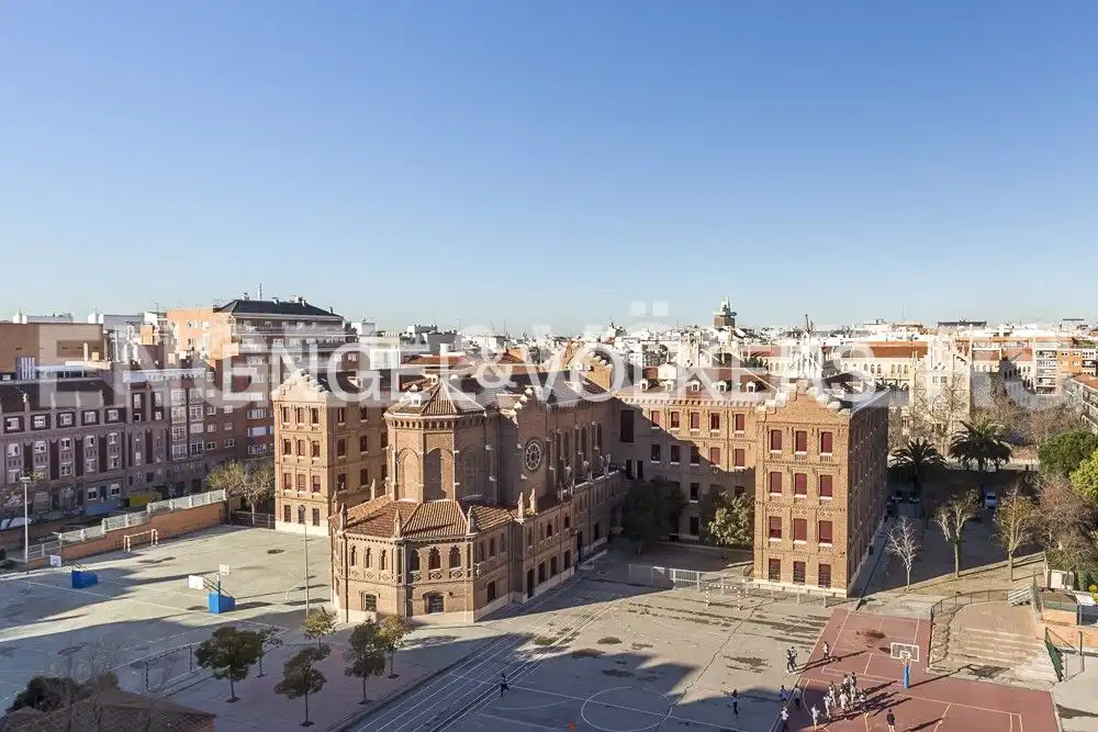 Außenansicht von Wohnung zur Miete in Madrid mit Klimaanlage, Heizung und Möbliert