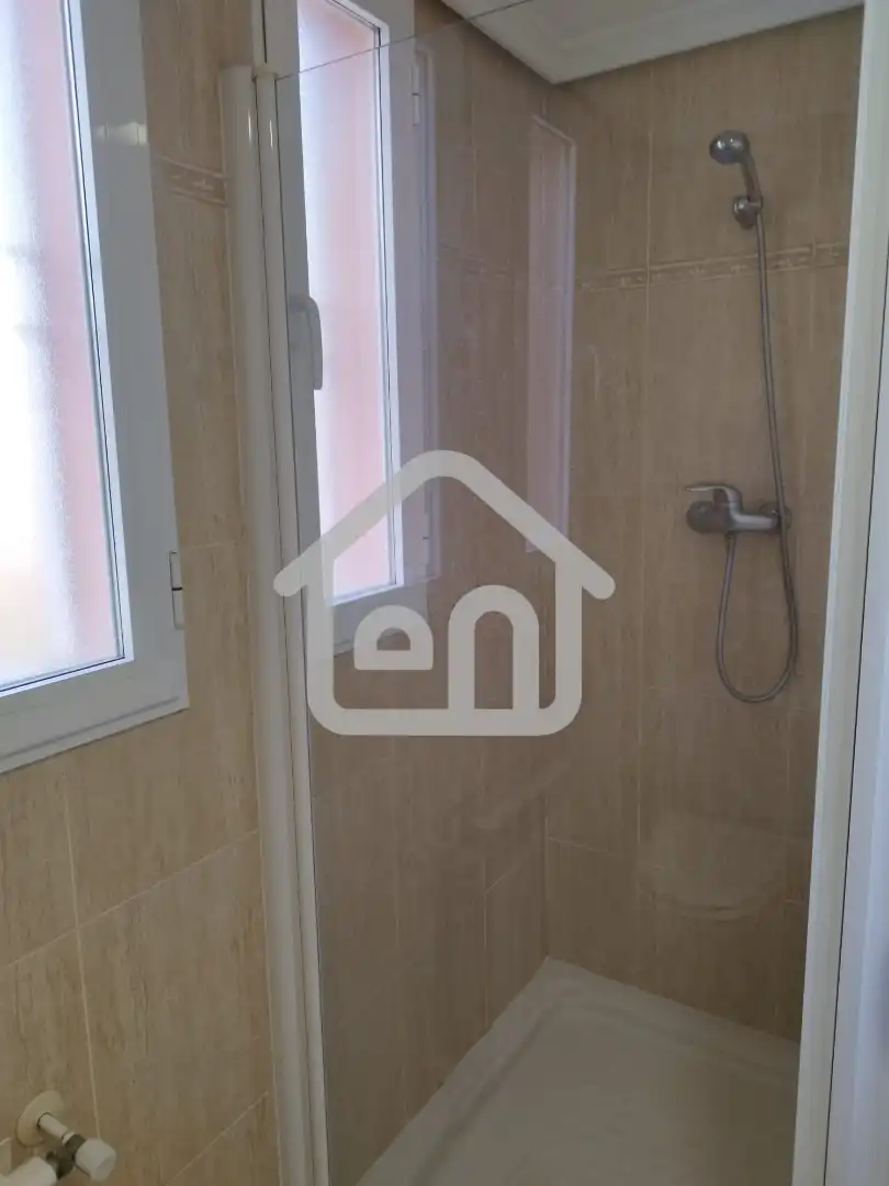 Badezimmer von Einfamilien-Reihenhaus zum Verkauf in Requena mit Klimaanlage und Balkon