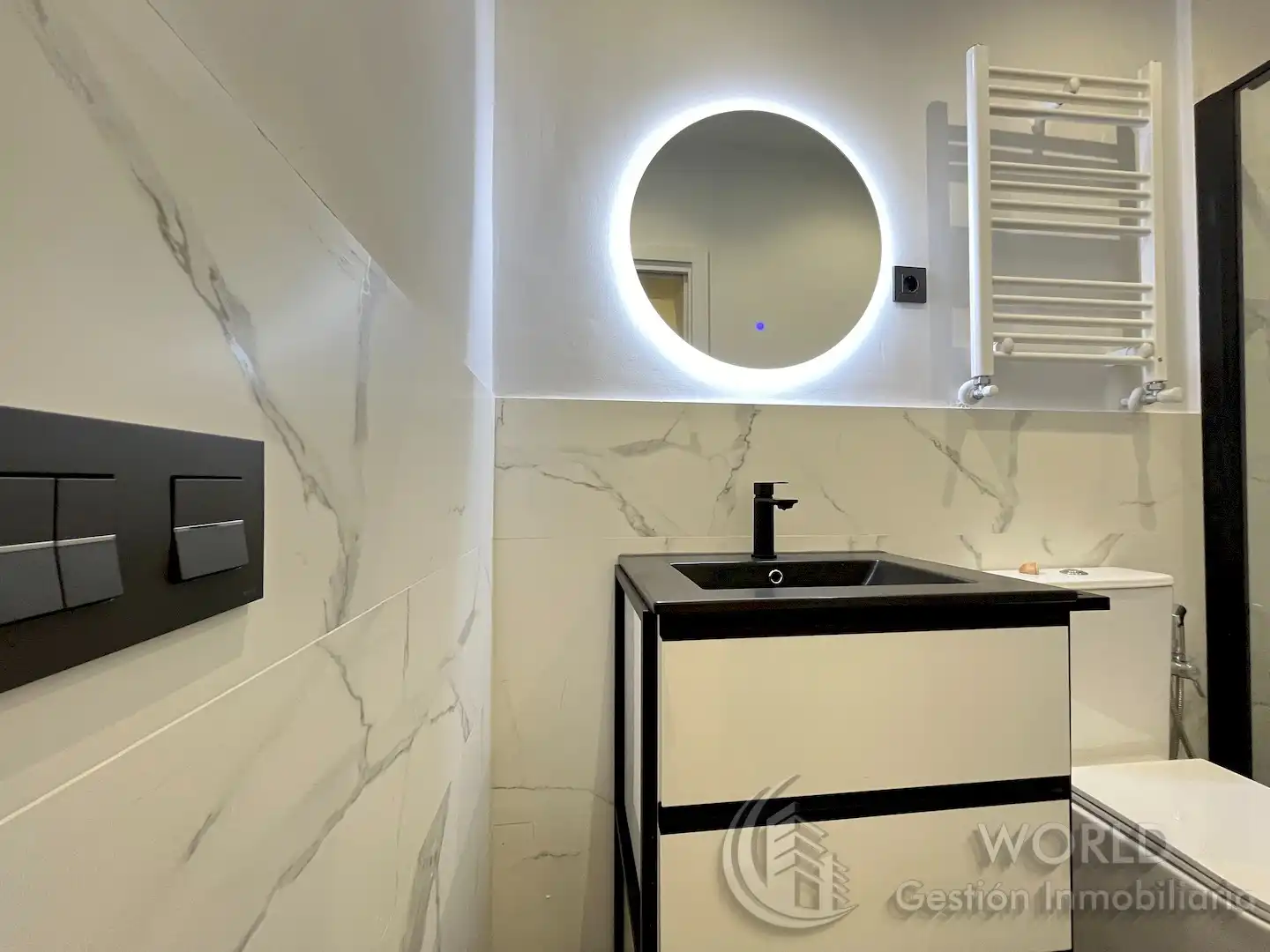 Badezimmer von Wohnung zum Verkauf in Madrid mit Klimaanlage, Heizung und Möbliert