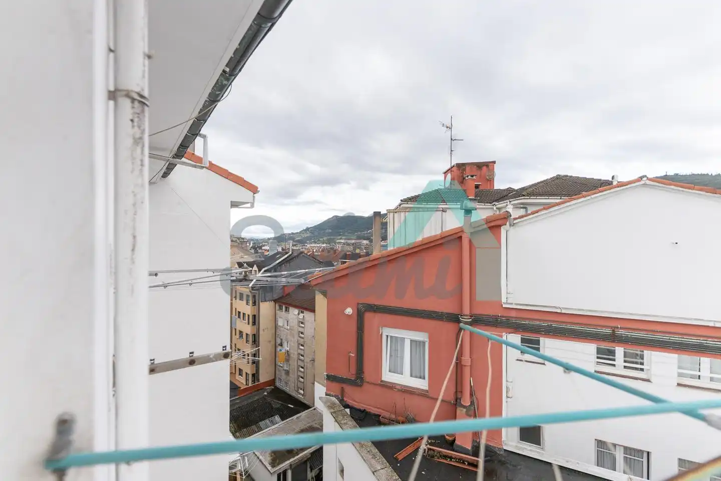Außenansicht von Wohnung zur Miete in Oviedo  mit Heizung, Parkett und Möbliert