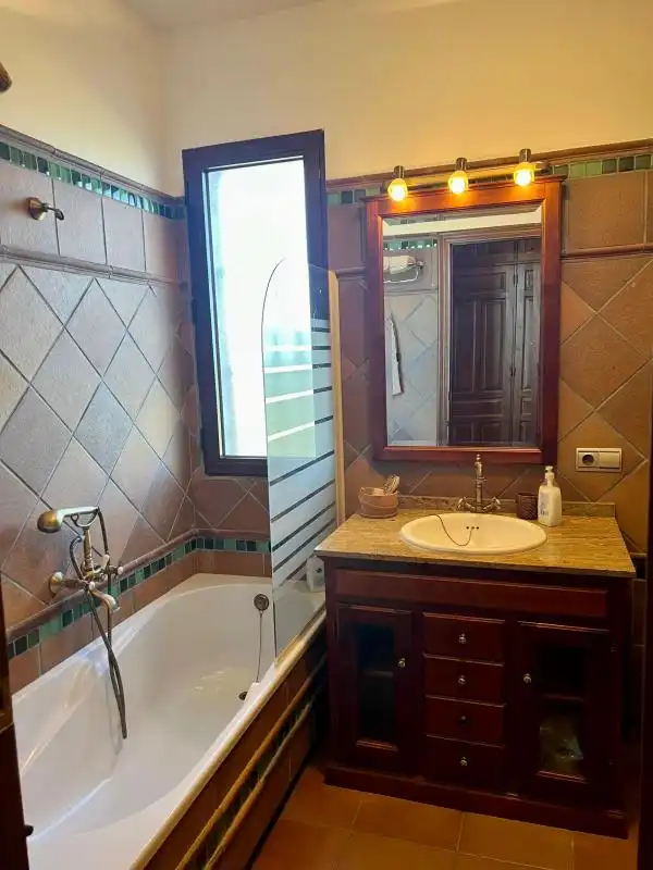 Bathroom of Houses for sale in Torre de Juan Abad  with Air Conditioner, Heating and Private garden