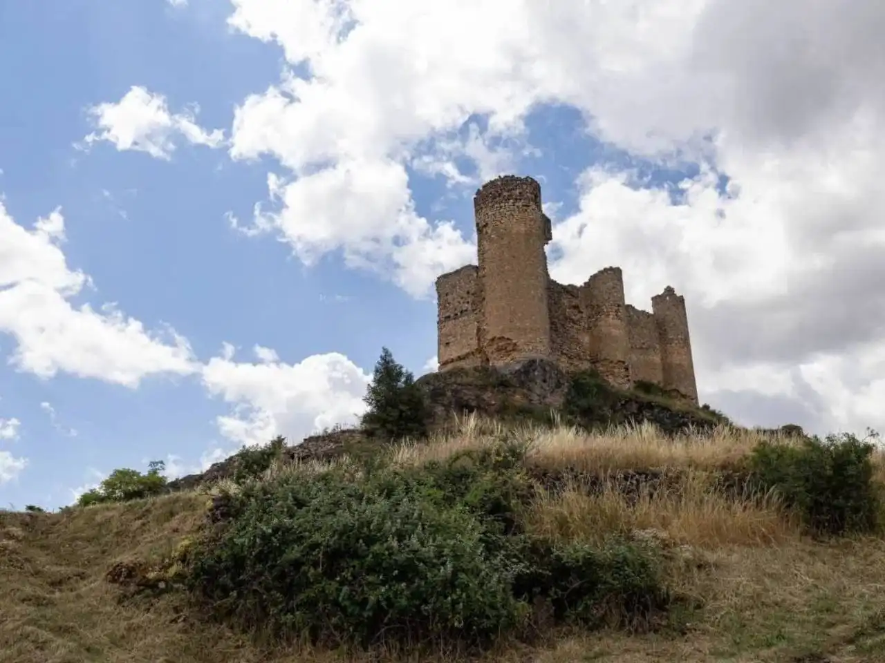 Außenansicht von Gebäude zum Verkauf in Sigüenza
