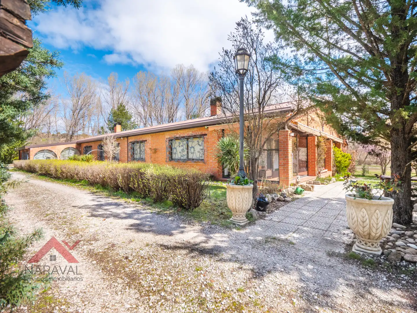 Vista exterior de Casa o xalet en venda en Burgo de Osma - Ciudad de Osma amb Calefacció, Jardí privat i Terrassa
