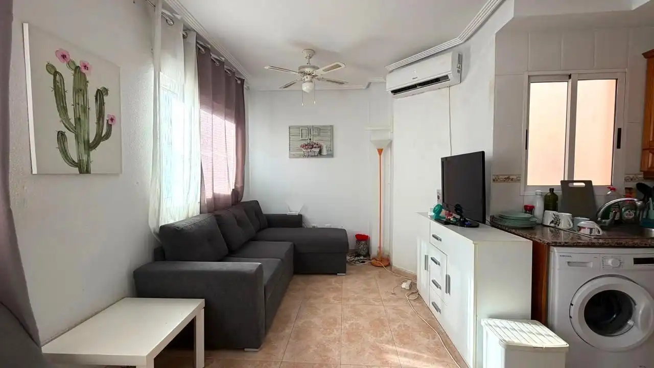 Sala de estar de Apartamento en venta en Torrevieja con Aire acondicionado y Amueblado