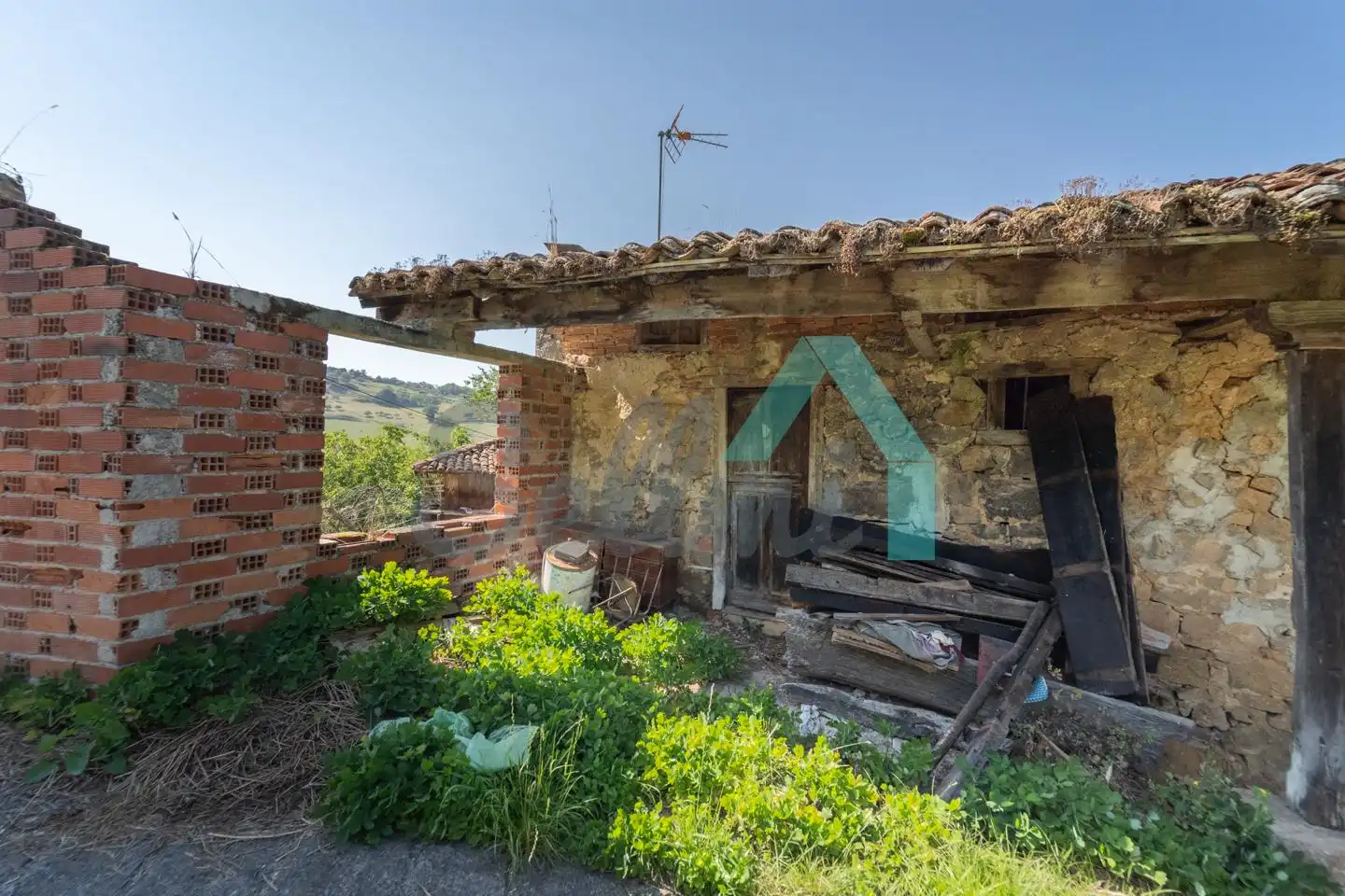 Exterior view of Houses for sale in Parres  with Heating, Private garden and Storage room