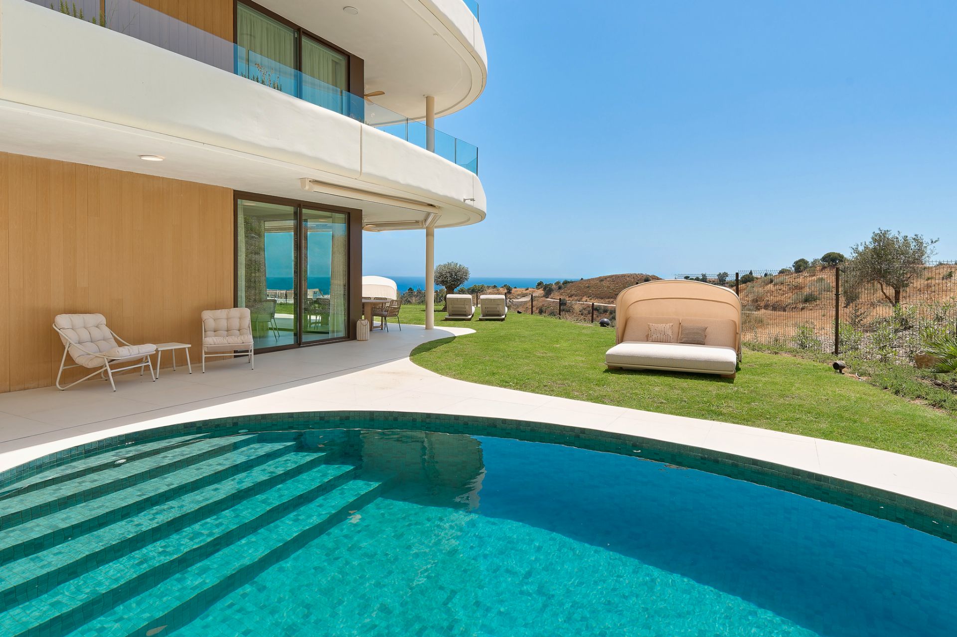 Swimming pool of Apartment to rent in Fuengirola  with Air Conditioner, Heating and Private garden
