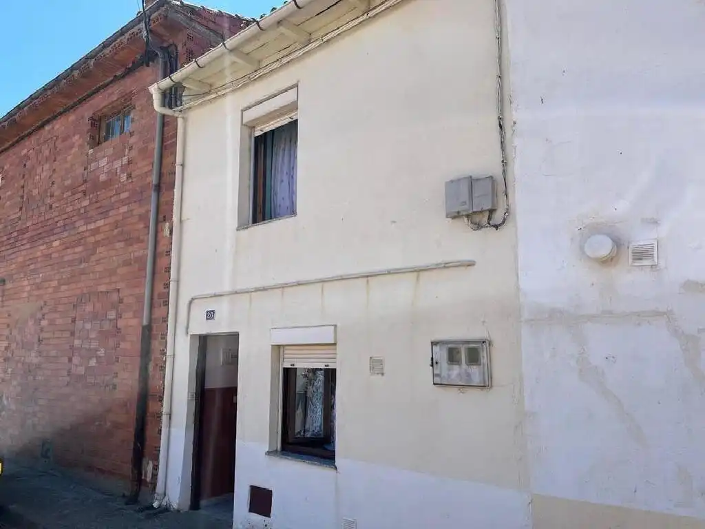 Vista exterior de Casa o chalet en venta en Villadangos del Páramo con Calefacción y Trastero