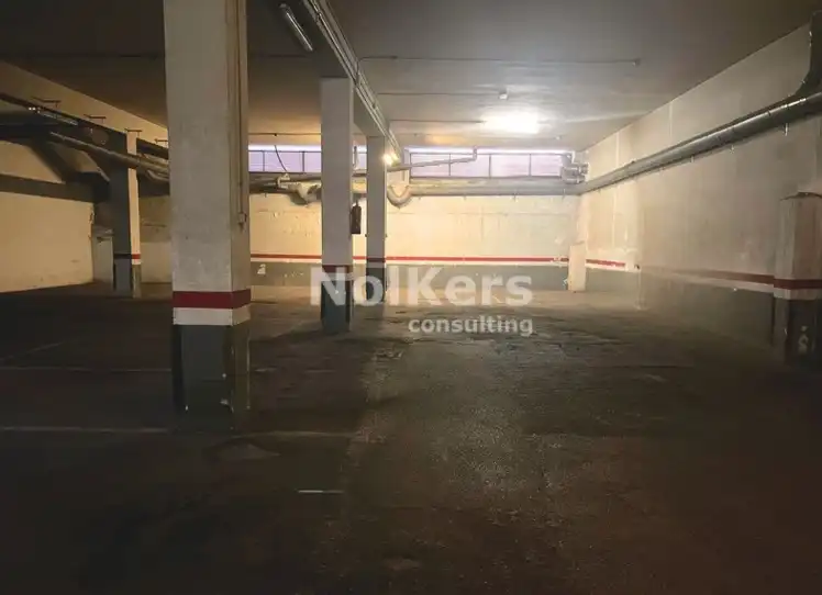 Parking of Office for sale in Barcelona  with Air Conditioner and Heating
