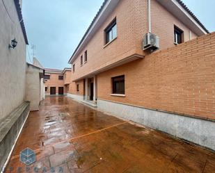 Exterior view of Single-family semi-detached for sale in La Puebla de Montalbán  with Air Conditioner and Heating