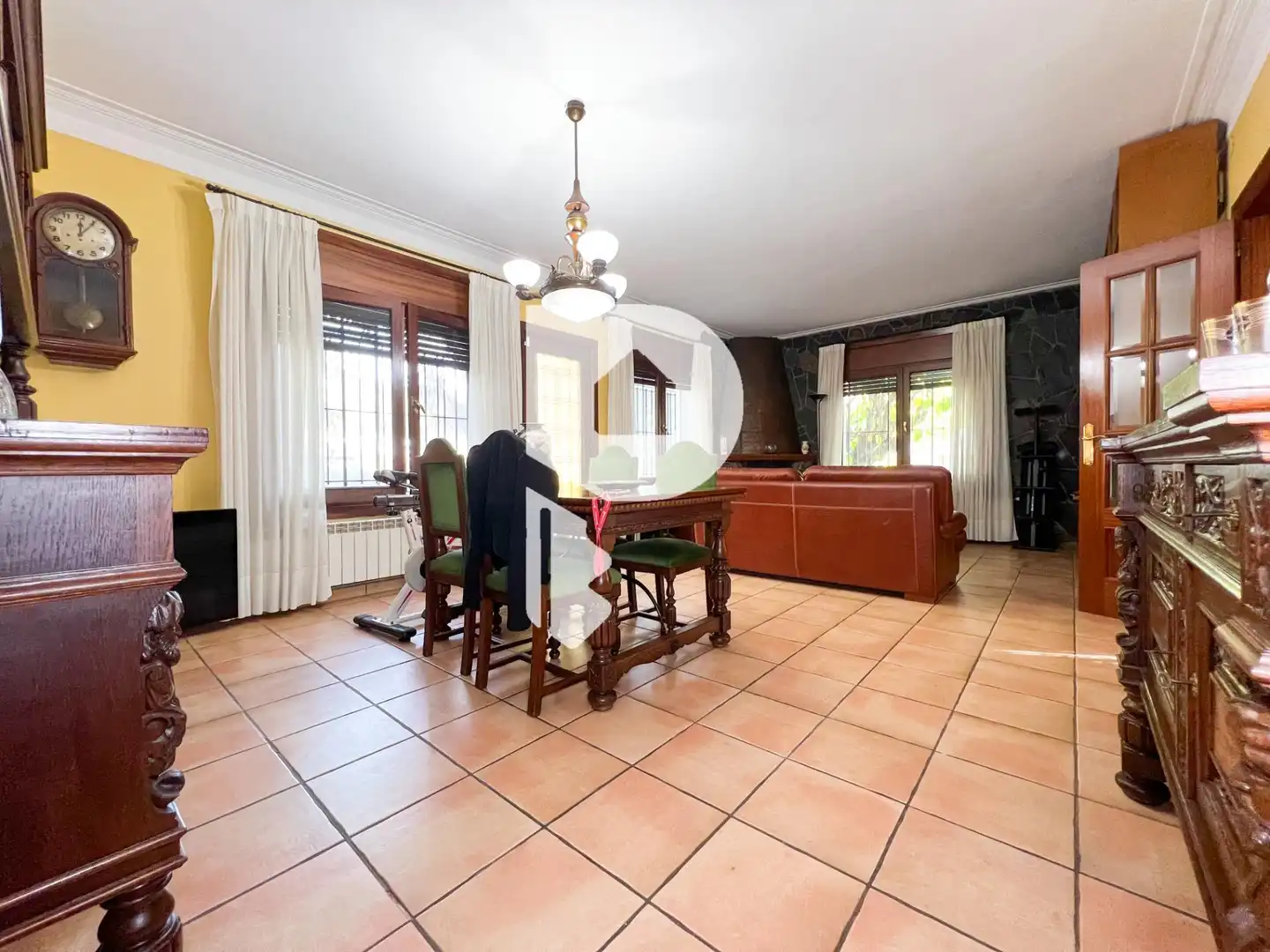 Menjador de Casa o xalet en venda en Vallirana amb Calefacció, Jardí privat i Terrassa