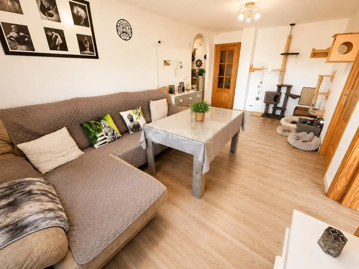Sala de estar de Piso en venta en Armilla con Aire acondicionado, Parquet y Terraza
