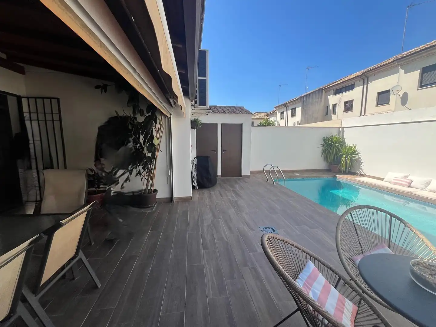 Terrasse von Einfamilien-Reihenhaus zum Verkauf in  Córdoba Capital mit Klimaanlage, Privatgarten und Terrasse