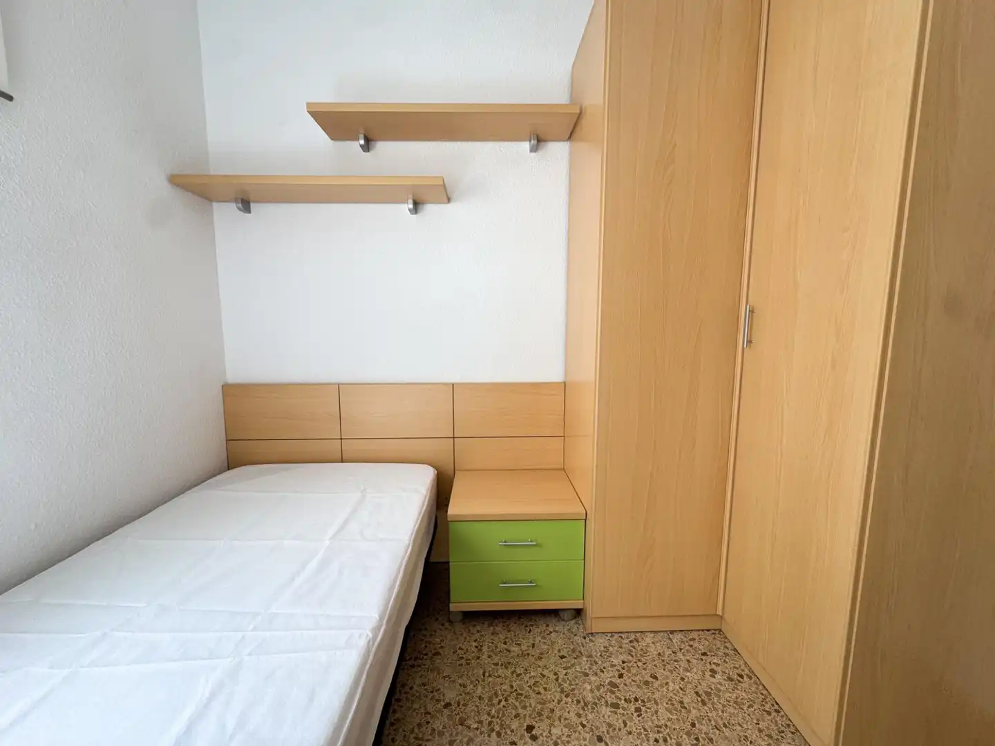 Habitación de Piso de alquiler en Catarroja con Aire acondicionado y Trastero