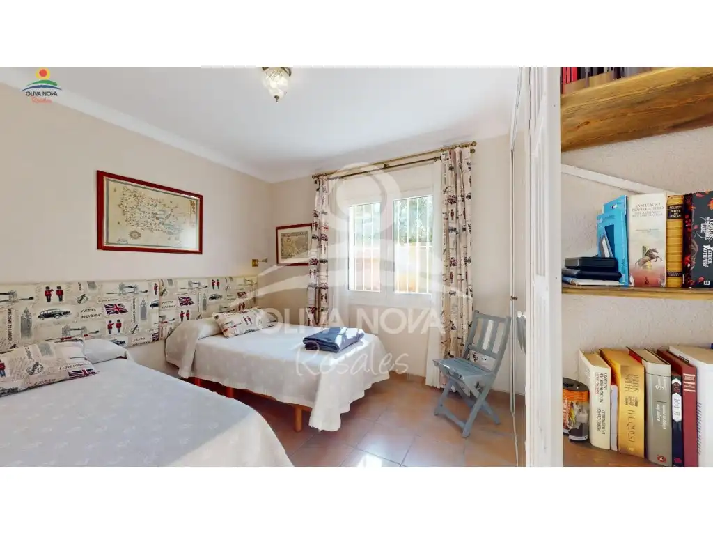 Habitación de Casa o chalet en venta en Oliva con Jardín privado