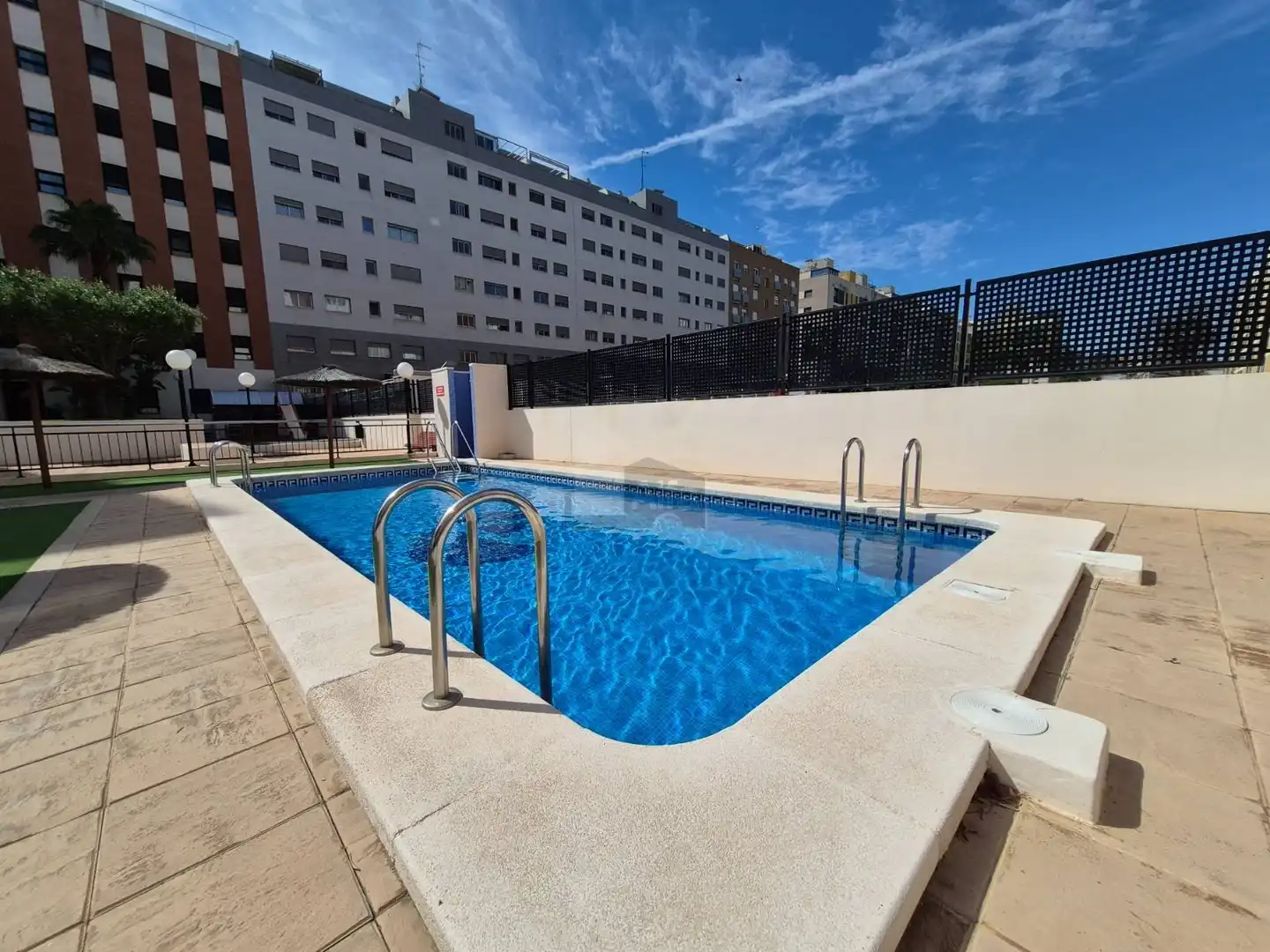 Piscina de Pis de lloguer en Valencia amb Aire condicionat, Terrassa i Traster