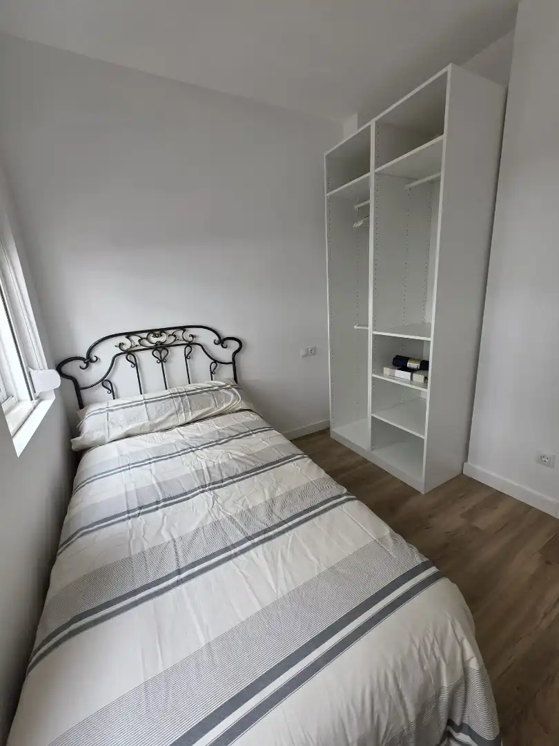 Habitación de Piso para compartir en Ferrol con Amueblado