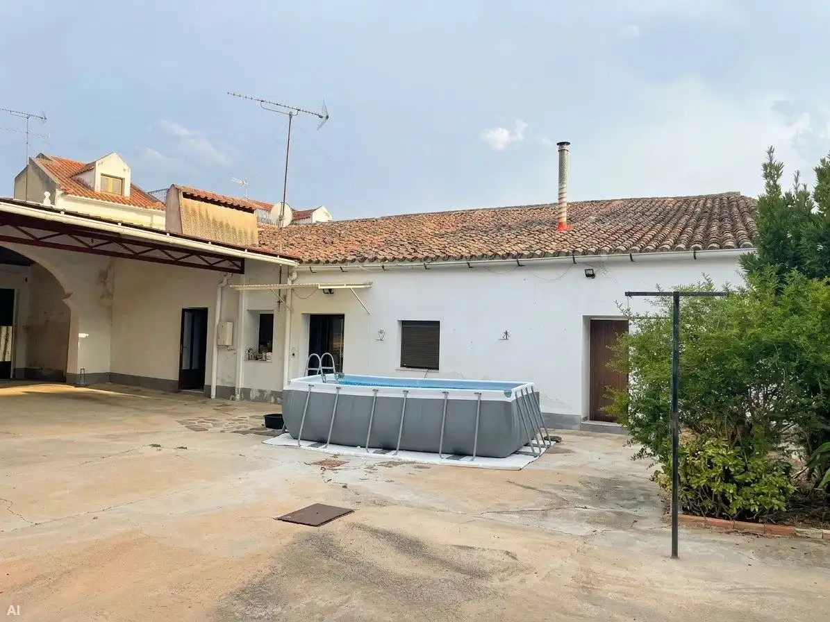 Außenansicht von Gebäude zum Verkauf in Arroyo de San Serván, Badajoz