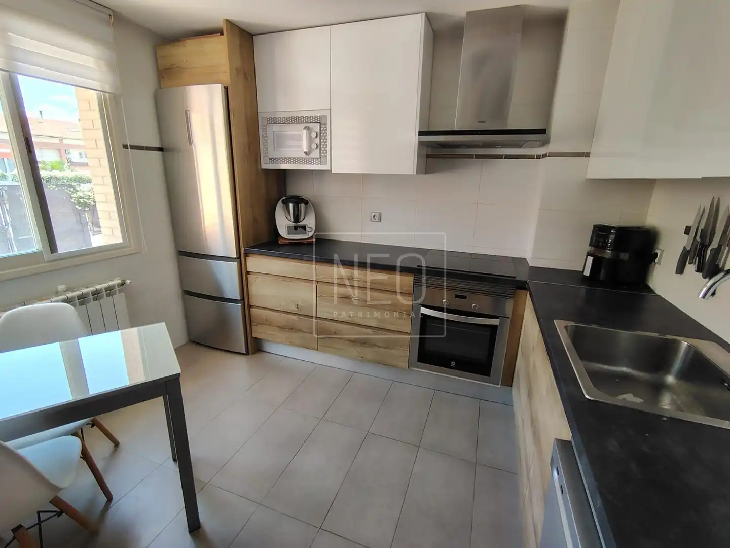 Cocina de Casa adosada en venta en Villalbilla con Aire acondicionado, Calefacción y Jardín privado