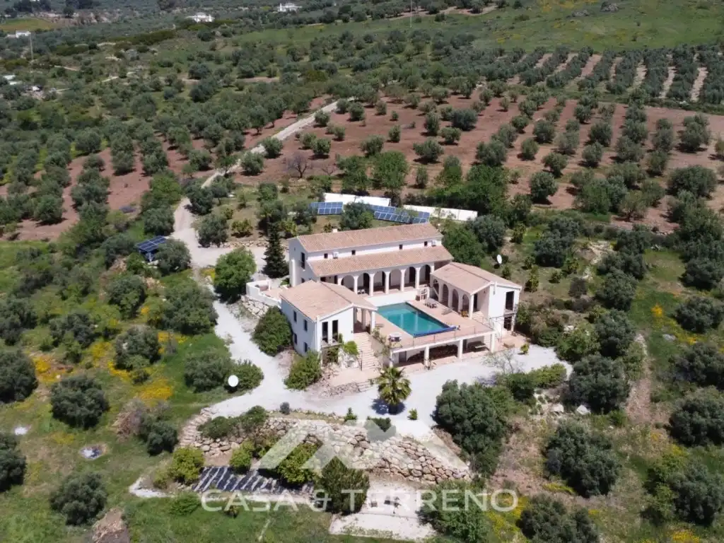 Vista exterior de Casa o chalet en venta en Alcaucín con Aire acondicionado, Calefacción y Jardín privado