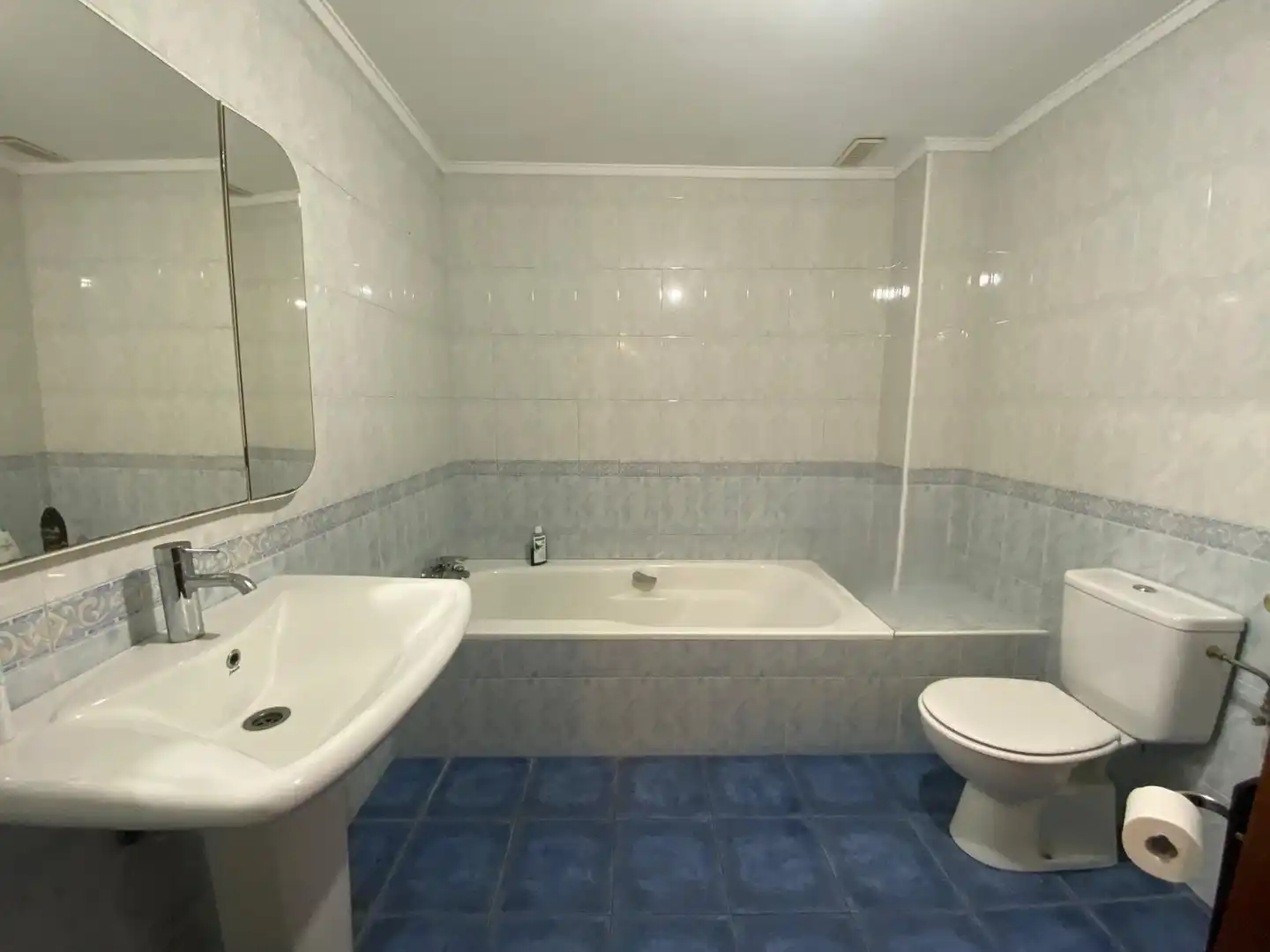 Baño de Casa o chalet en venta en Castro-Urdiales con Calefacción y Piscina comunitaria