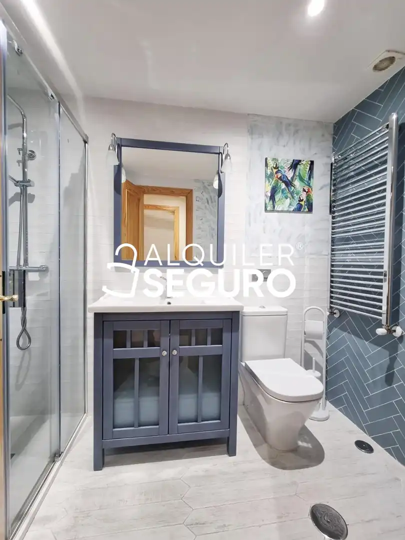 Badezimmer von Wohnung zur Miete in Galapagar mit Klimaanlage, Heizung und Terrasse