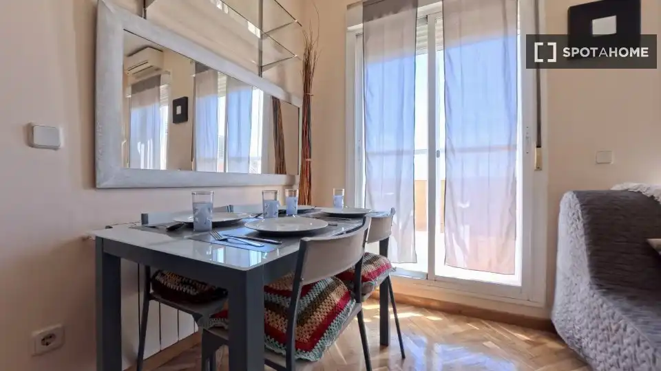 Dining room of Flat for rent in Madrid  with Air Conditioner, Heating and Furnished