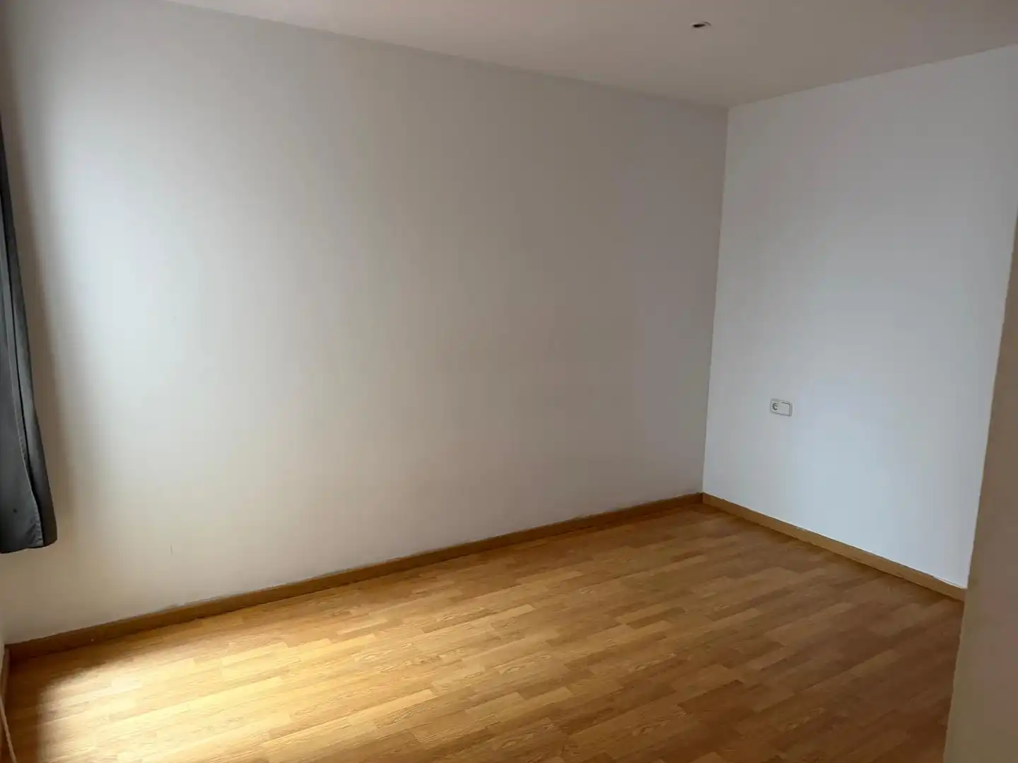 Habitación de Piso en venta en Santa Coloma de Gramenet con Parquet y Balcón