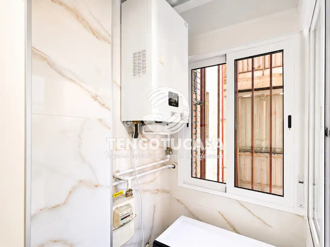 Bedroom of Flat for sale in Madrid  with Air Conditioner, Heating and Terrace