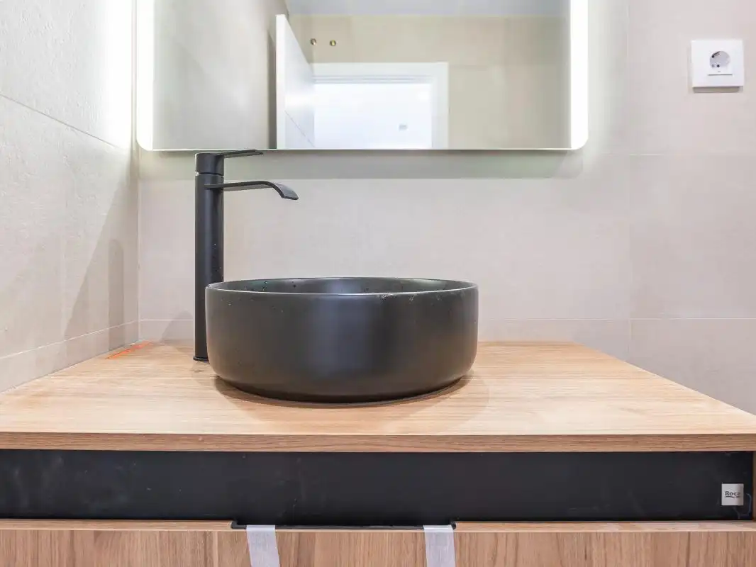 Bathroom of Ground floor for sale in Madrid  with Air Conditioner and Heating