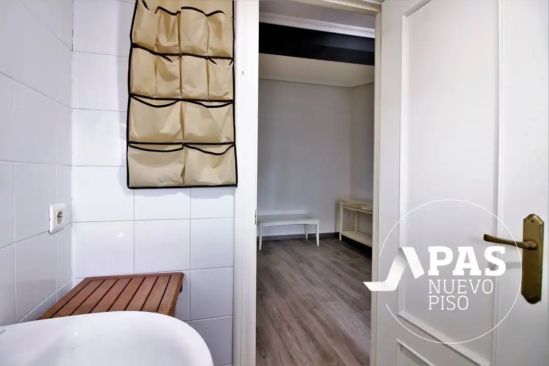 Baño de Piso en venta en Santander con Alarma