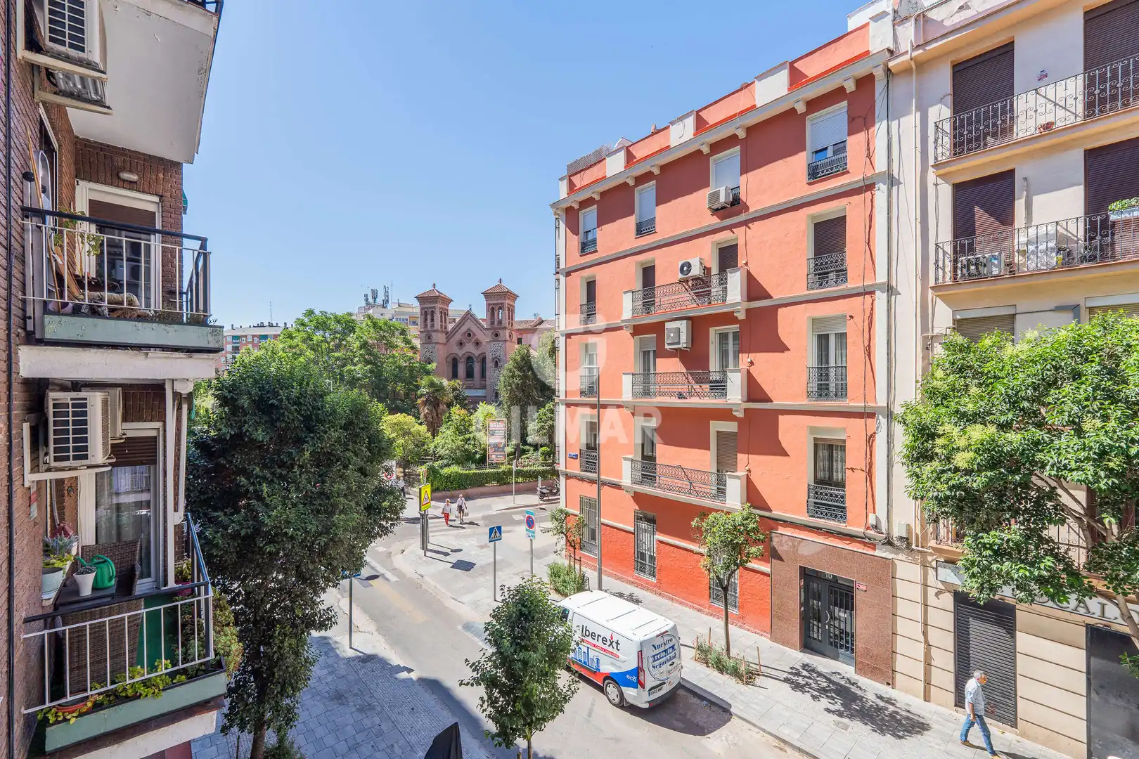 Vista exterior de Piso en venta en Madrid con Calefacción y Amueblado