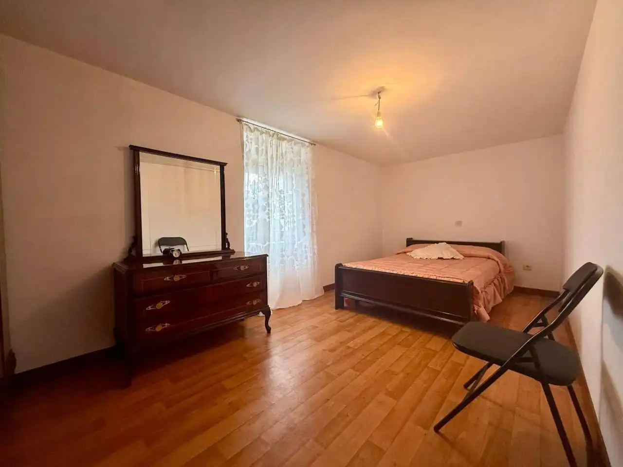 Habitación de Casa o chalet en venta en Villarcayo de Merindad de Castilla la Vieja con Calefacción y Jardín privado