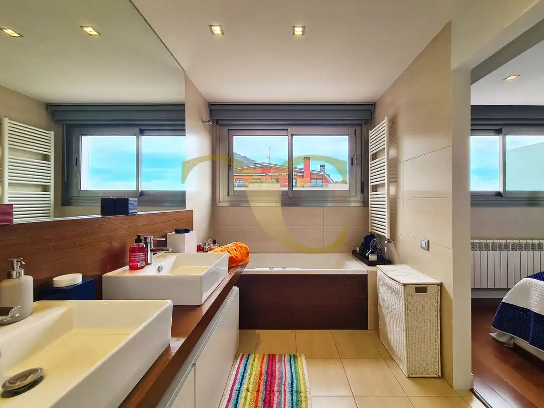 Badezimmer von Maisonette zum Verkauf in Oviedo  mit Heizung, Privatgarten und Terrasse