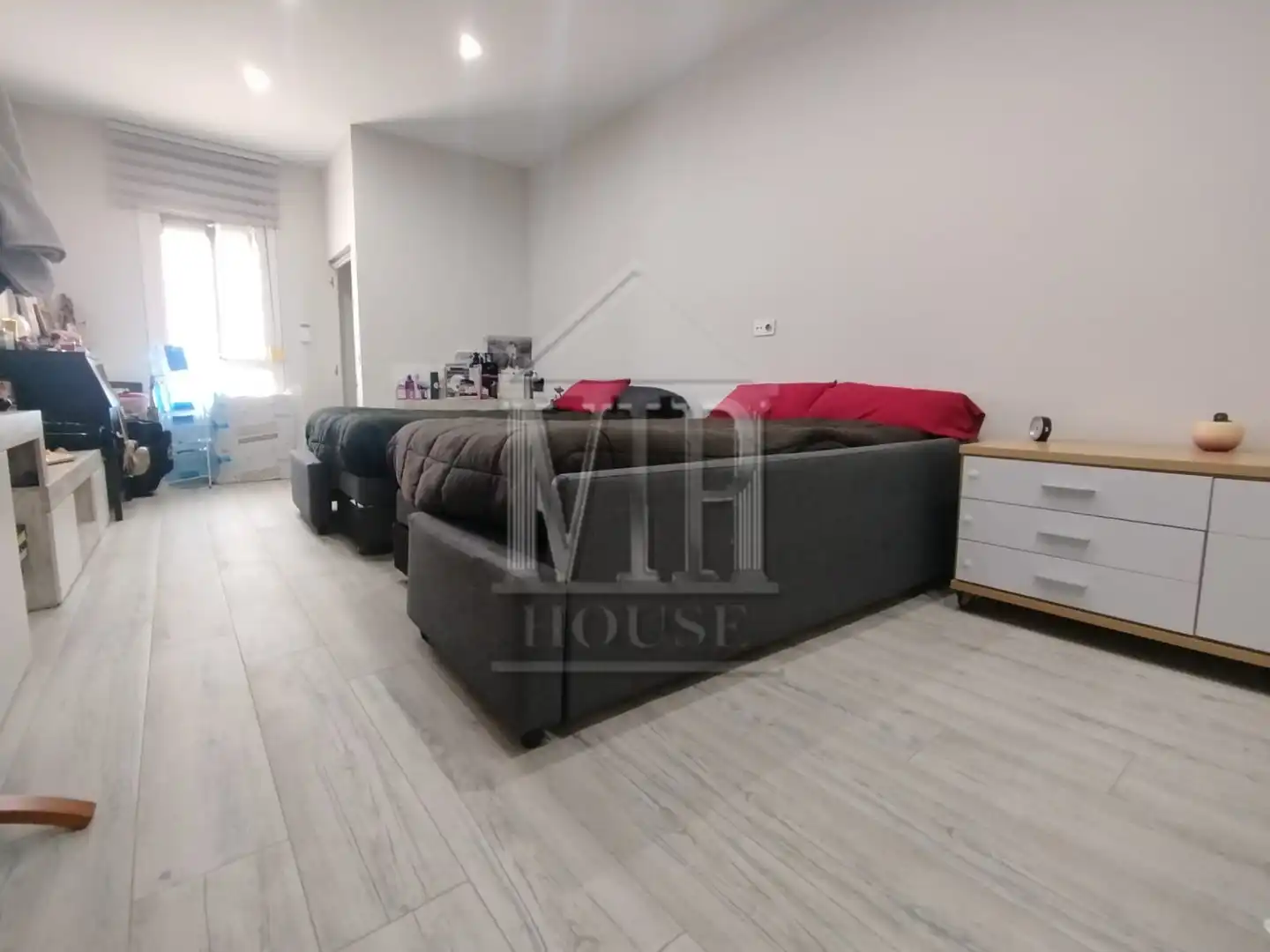 Schlafzimmer von Einfamilien-Reihenhaus zum Verkauf in Badalona mit Klimaanlage, Heizung und Parkett
