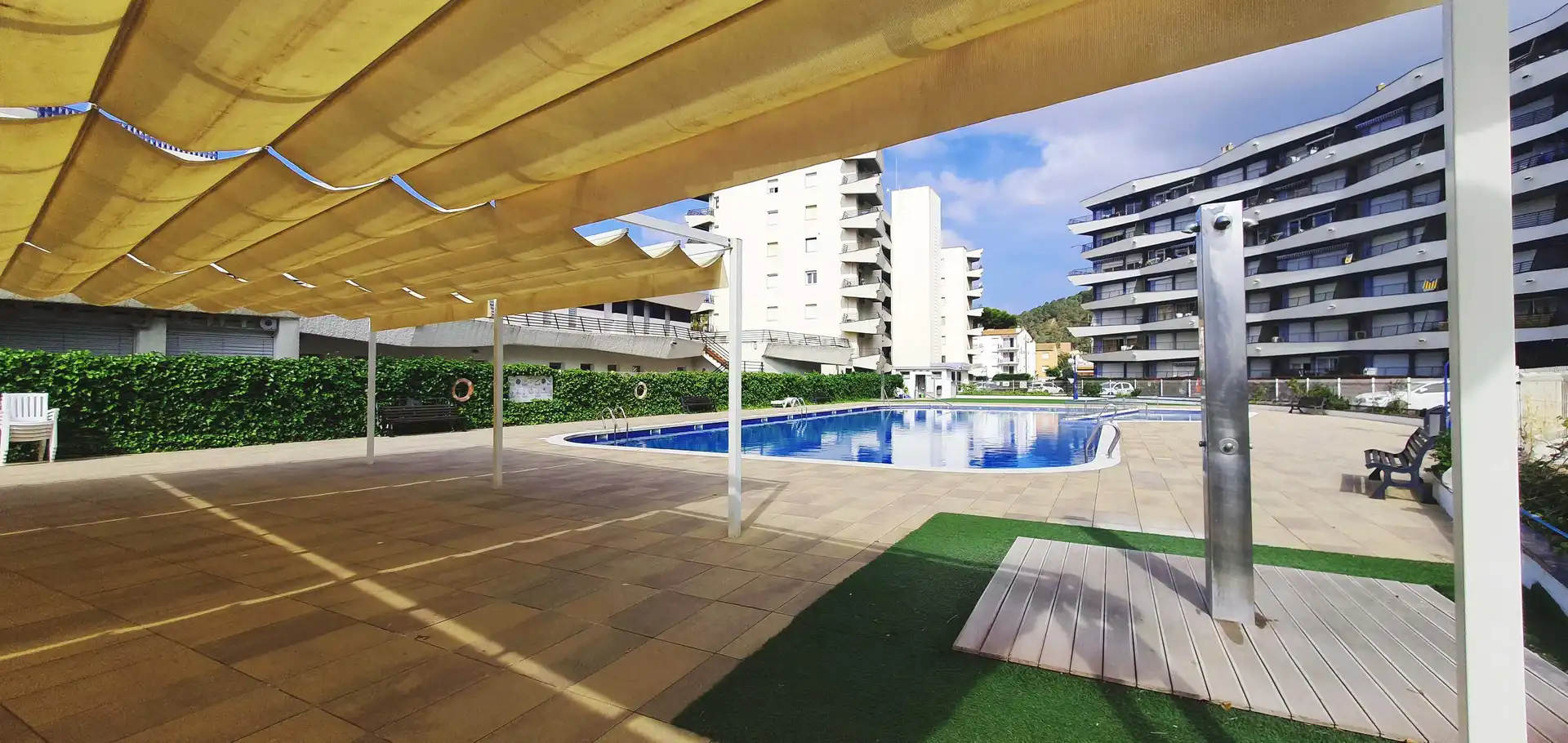 Piscina de Piso en venta en L'Estartit con Terraza y Piscina comunitaria