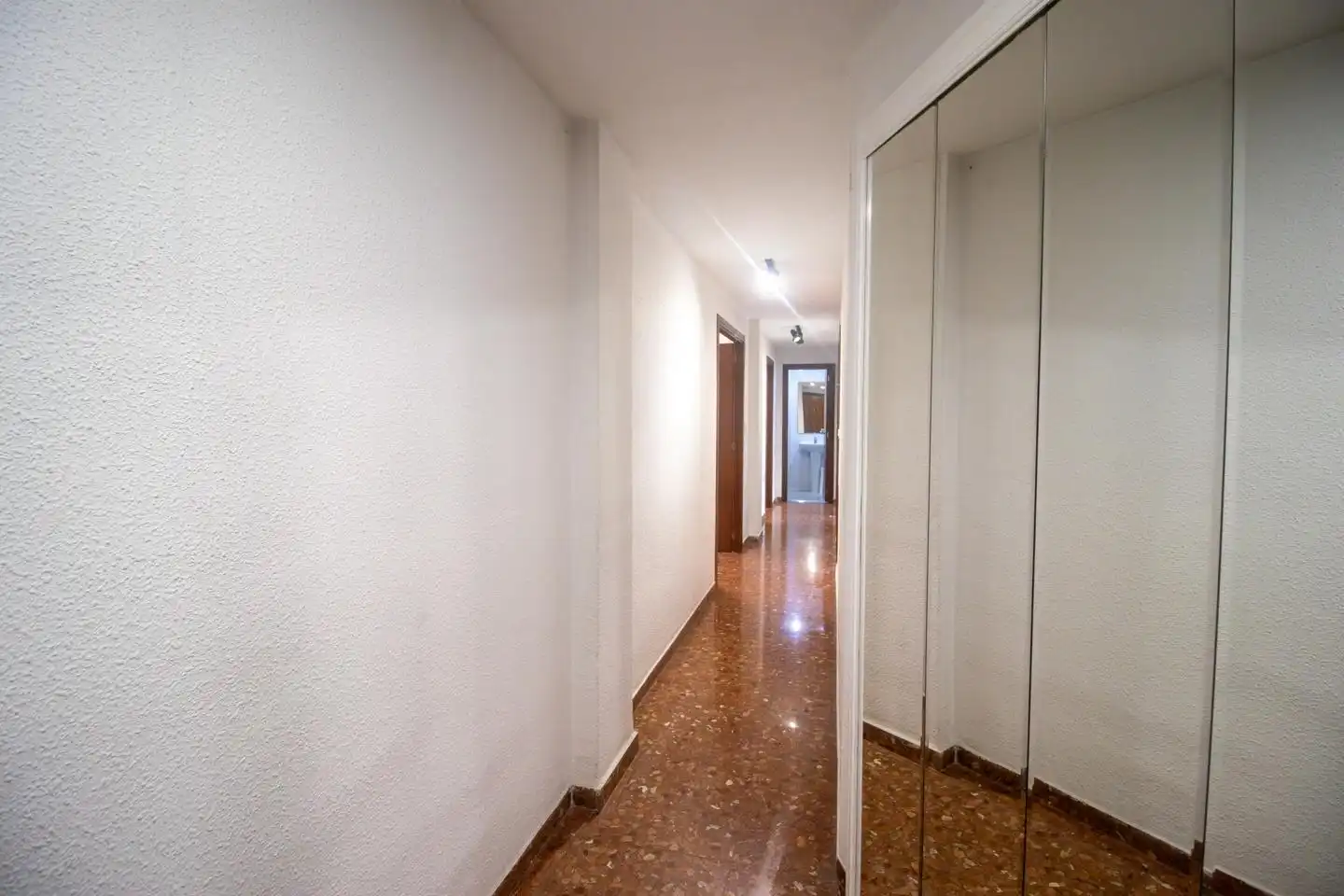 Flat for share in Valencia  with Air Conditioner and Furnished