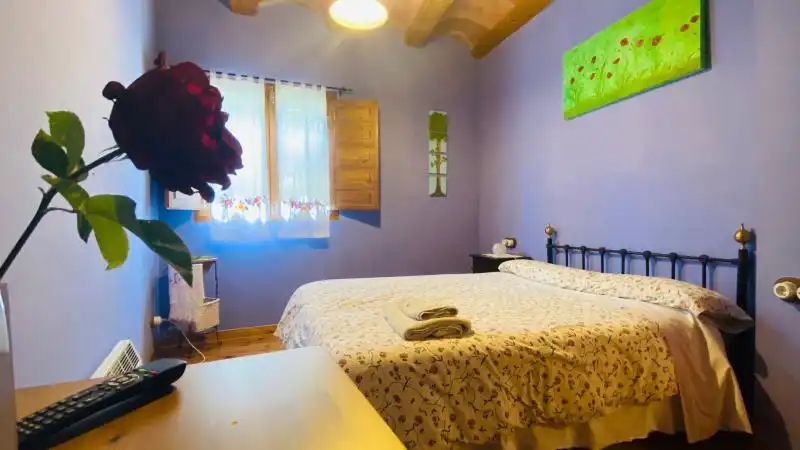 Habitación de Casa adosada en venta en Villarluengo con Terraza, Trastero y Amueblado