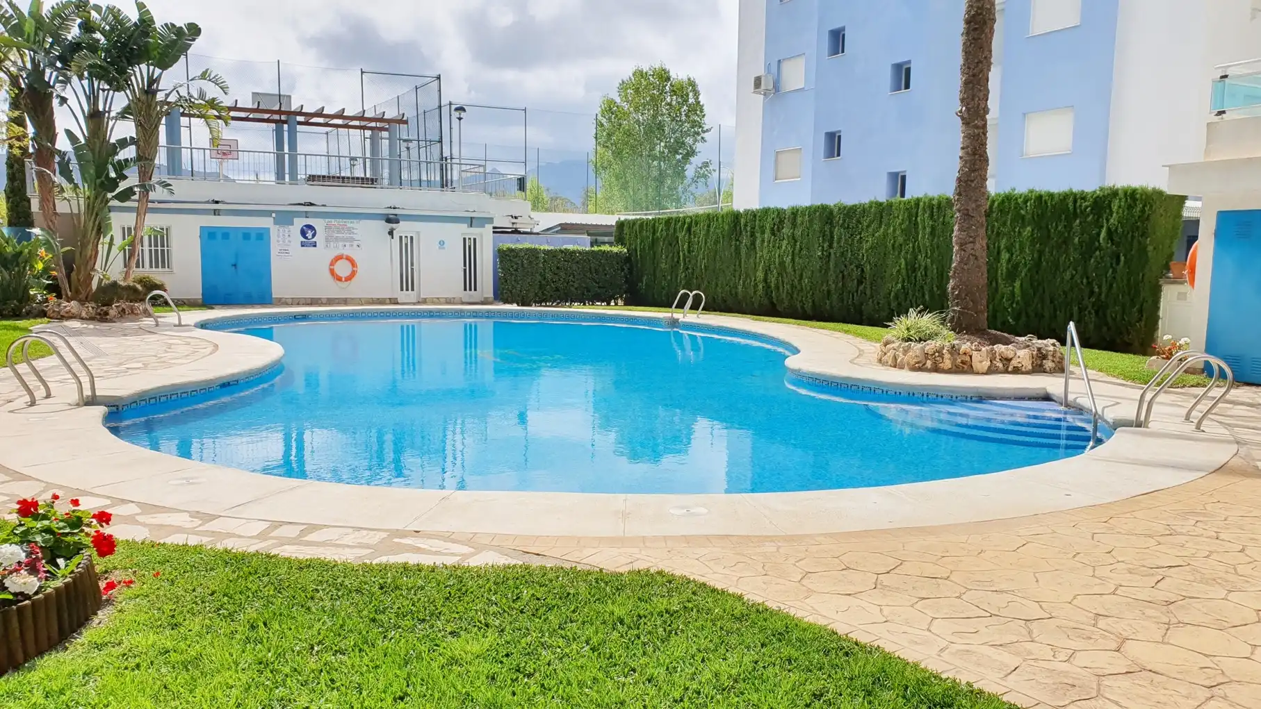 Piscina de Apartament de lloguer en Gandia amb Aire condicionat, Calefacció i Terrassa