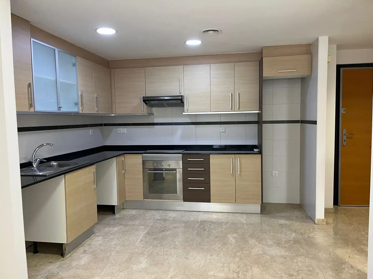 Kitchen of Flat for rent in Alcàsser  with Air Conditioner, Oven and Balcony