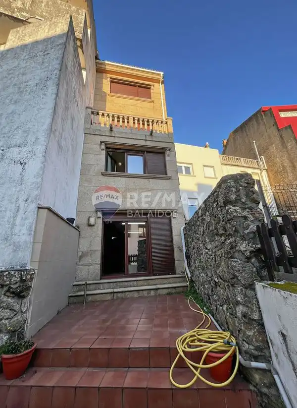 Vista exterior de Casa adosada en venda en A Guarda   amb Calefacció, Jardí privat i Terrassa