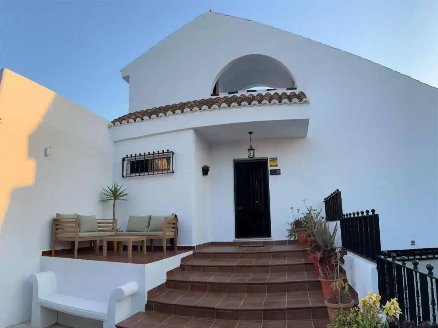 Vista exterior de Pis en venda en Roquetas de Mar amb Aire condicionat, Jardí privat i Traster